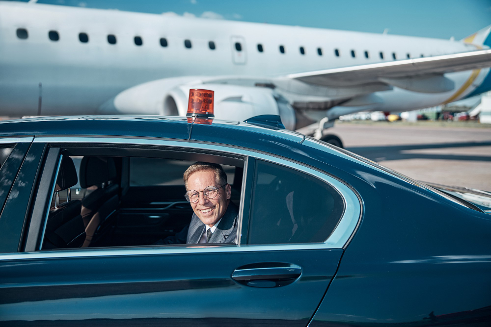 How a First-Class Executive Airport Transfer Saves Time for Busy Professionals